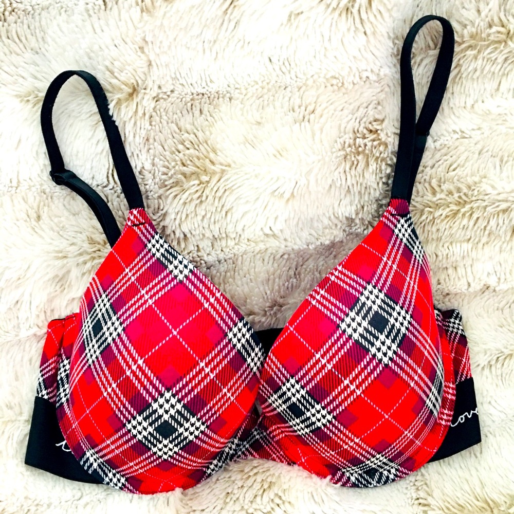 Women’s Victoria Secret Pink 32D everyday wear padded bra.